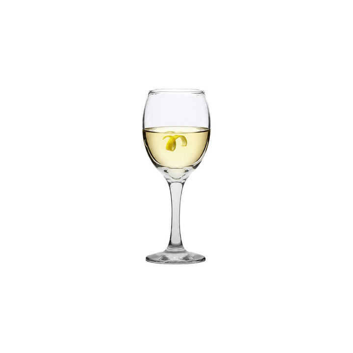 Uniglass Queen Wine Glass – 58 cl with styled drink