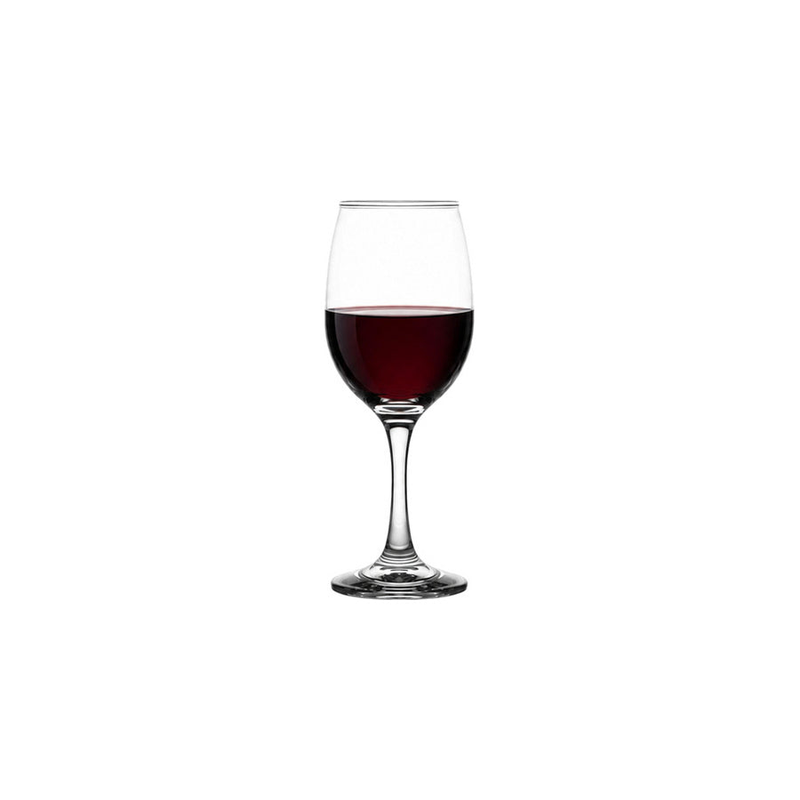 Uniglass Queen Wine Glass – 36.5 cl with styled drink